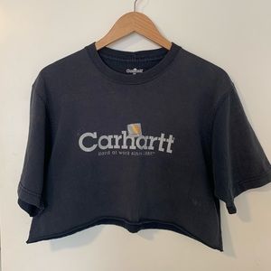 Perfectly distressed cropped carhartt t-shirt